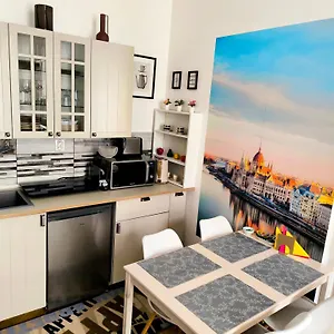 https://margaret-violet-1-bedroom-apartment-next-to-each-other.inbudapesthotels.com